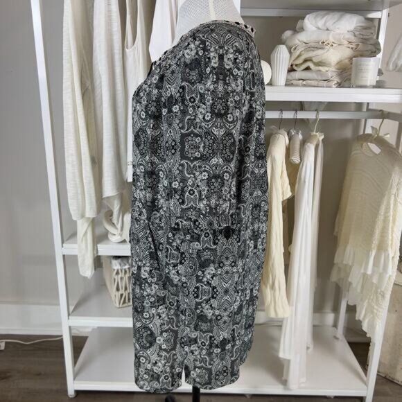 Monroe and Main women's sz. large black & gray floral boho, bohemian top #2112 - Picture 4 of 8